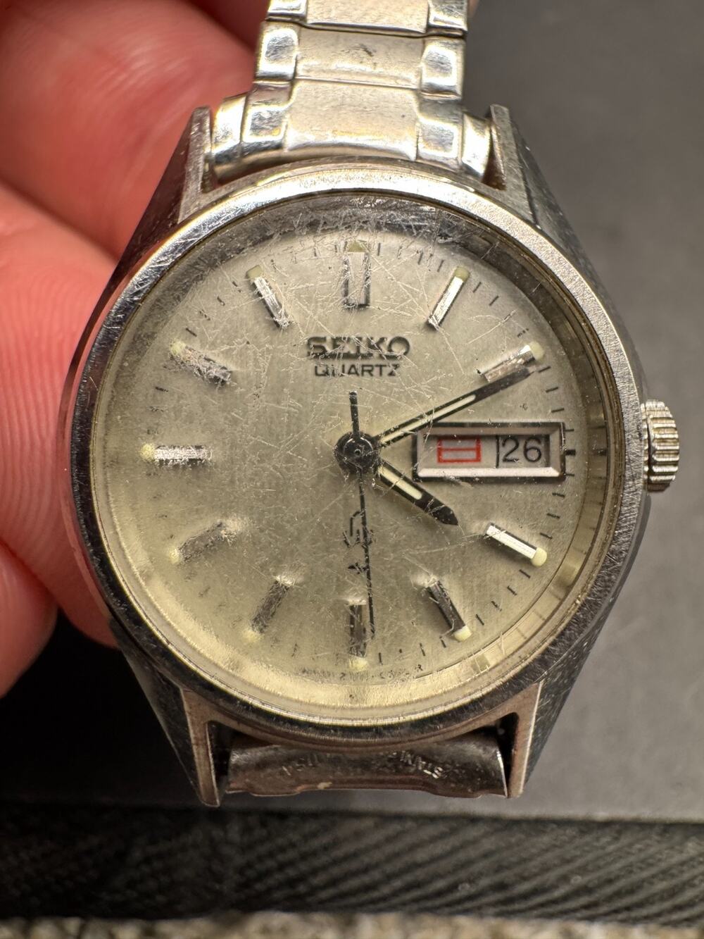 Seiko Quartz Vintage Watch Day-Date English/Japanese Dial 21.7mm Silver Tone